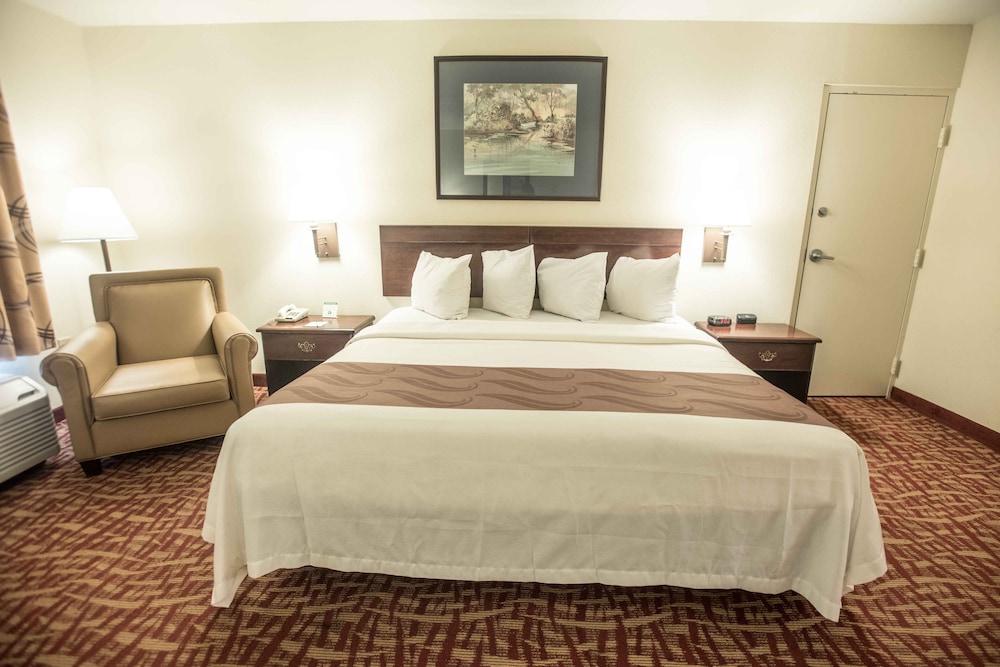 Quality Inn At Town Center - photo 4