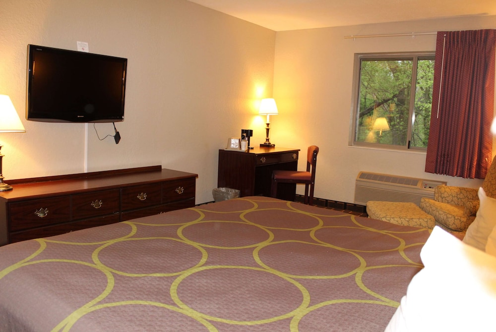 Super 8 by Wyndham Valparaiso - photo 9