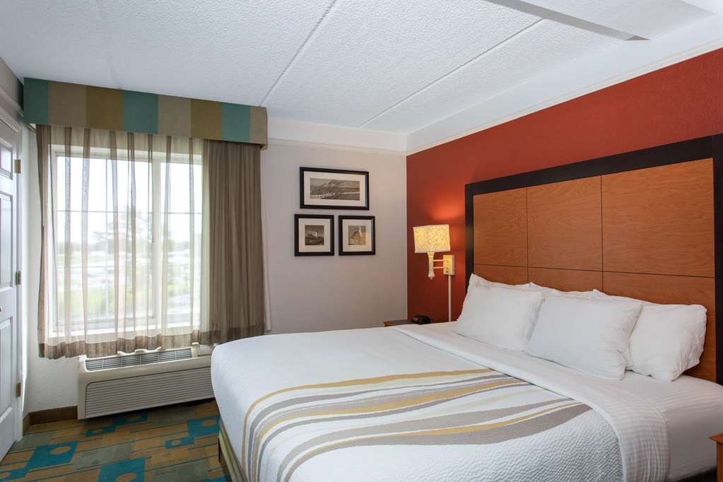 La Quinta Inn & Suites by Wyndham Jacksonville Butler Blvd - photo 35