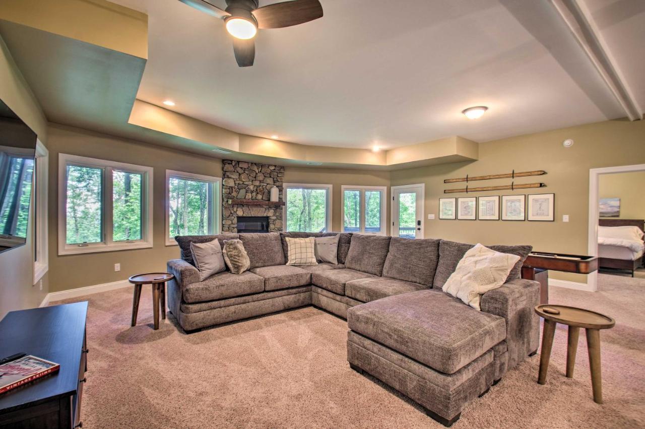 Luxe Wintergreen Resort Escape with Hot Tub - photo 21