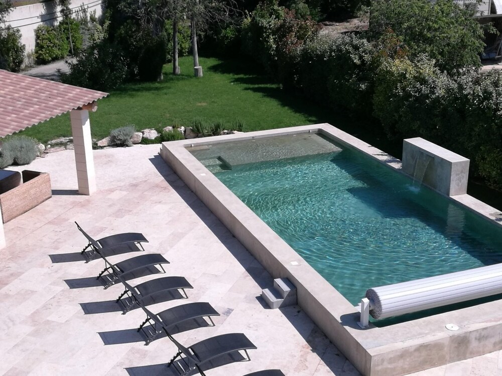 House With 2 Bedrooms in Pernes les fontaines With Private Pool Furn — 4-Star Luxury Hotel in Pernes-Les-Fontaines, France