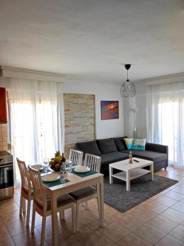 Sea Breeze Apartment — 4-Star Luxury Hotel in Neoi Epivates, Greece