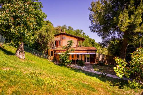 Bed & Breakfast Duchessa 2 Private Rooms with Ensuite Bathrooms — 4-Star Luxury Hotel in Lapedona, Italy