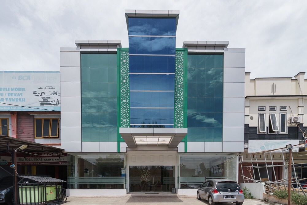 RedDoorz Syariah near Baiturrahman Aceh in Banda Aceh, Indonesia