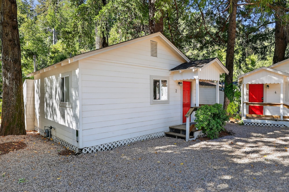 Rouge Cobb Mountain Hotel Cabin 2 — Cobb
