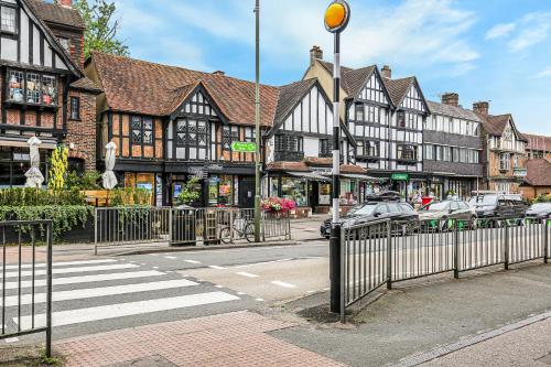 Oxted High St — 5-Star Luxury Hotel in Redhill, United Kingdom