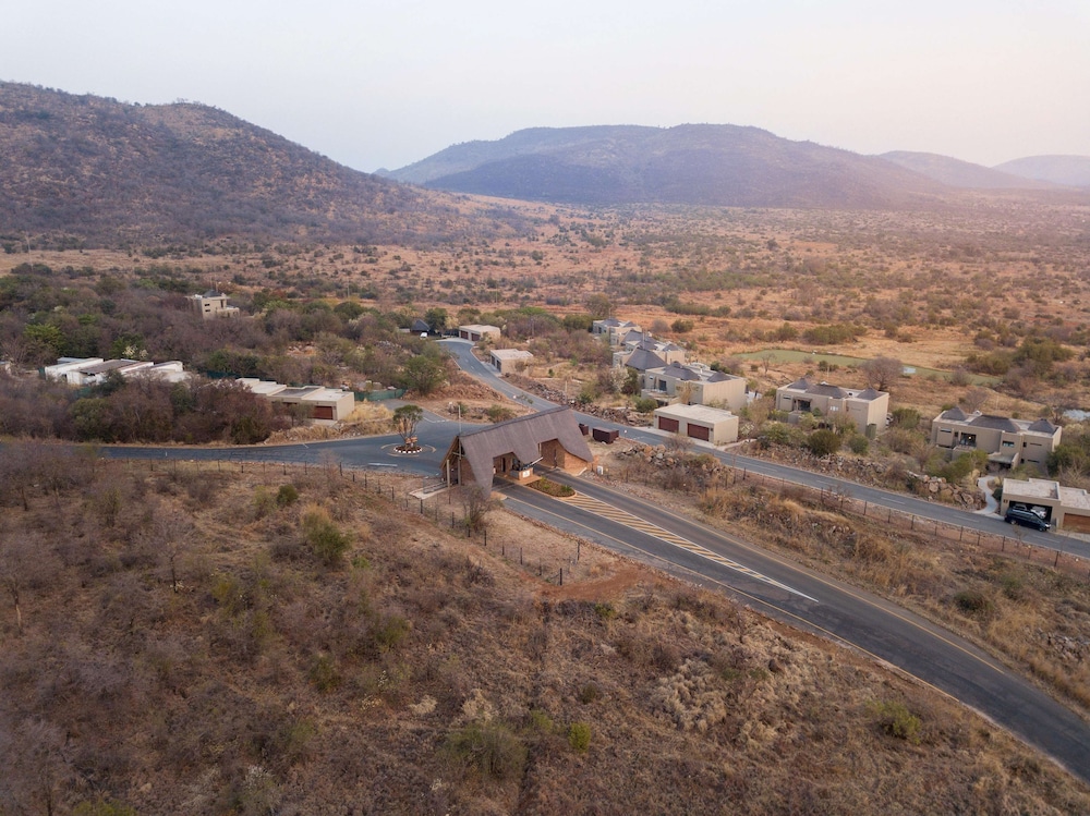 Bakubung Bush Lodge — 4-Star Luxury Hotel in Rustenburg, South Africa