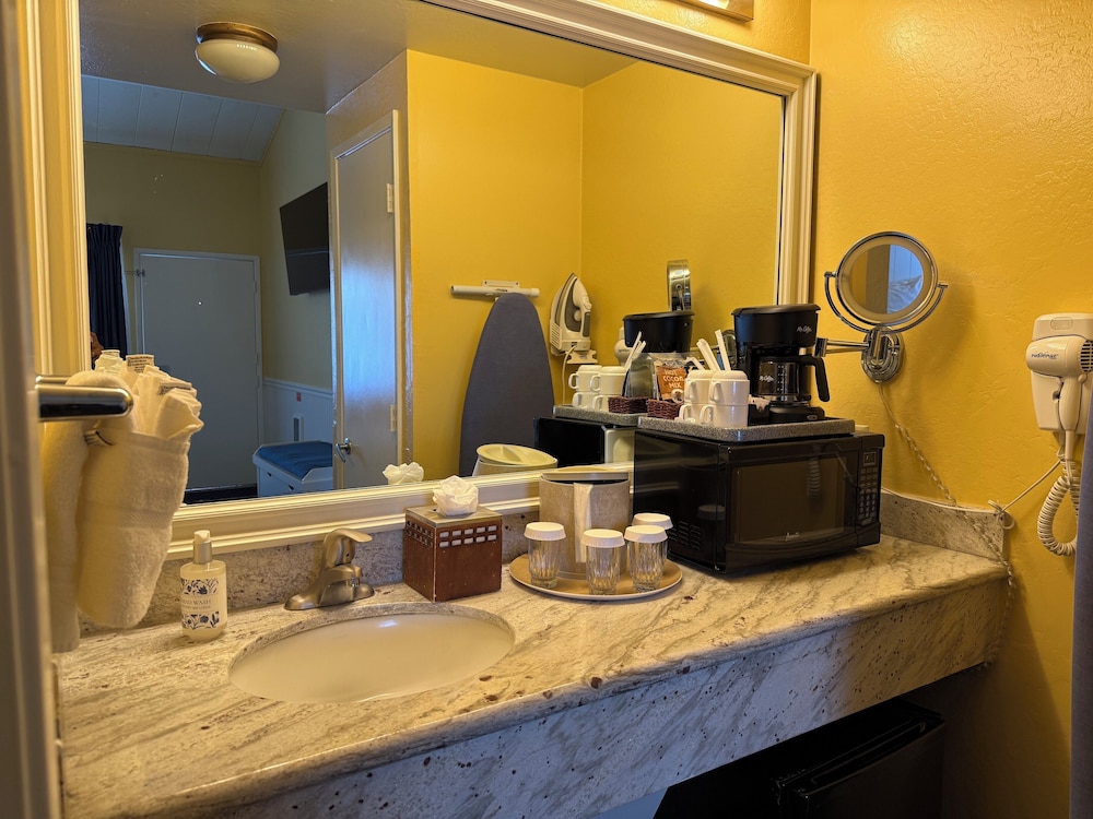 Monterey Bay Lodge - photo 36