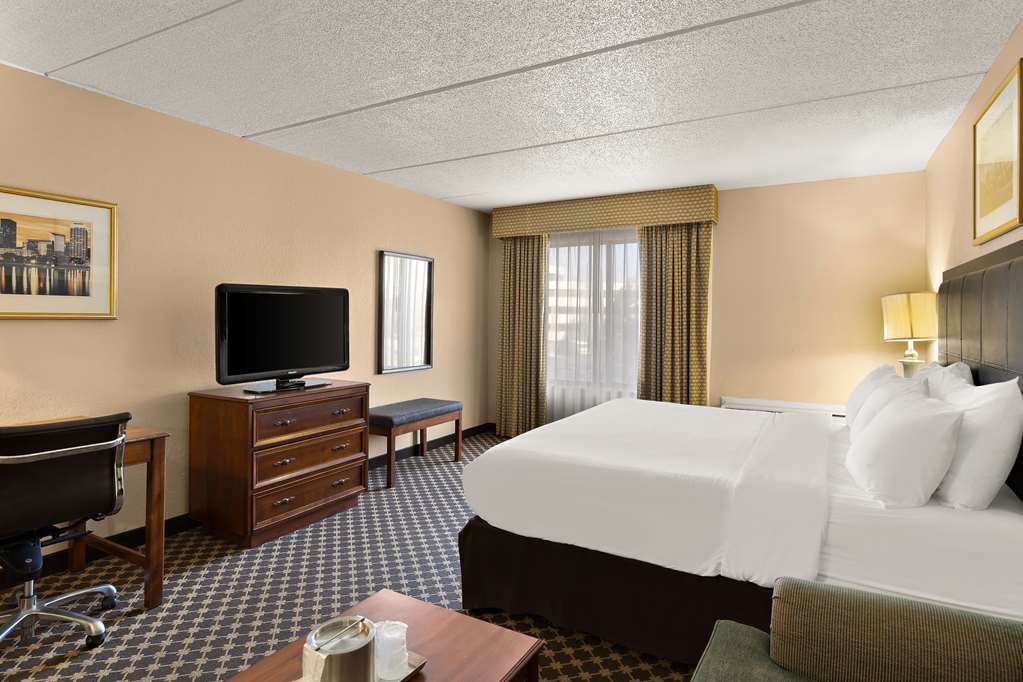Hotel RL Cleveland Airport West - photo 9