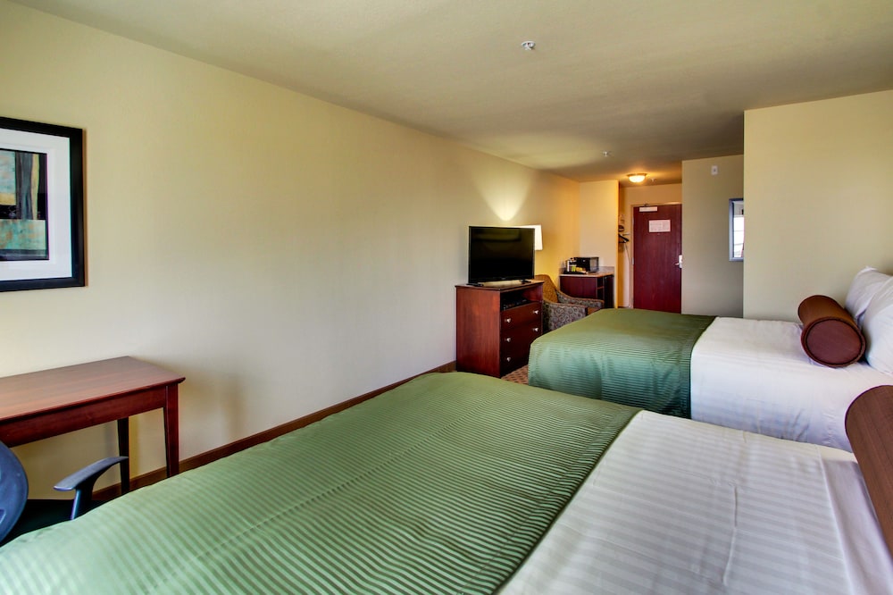 Cobblestone Hotel & Suites Pecos - photo 18
