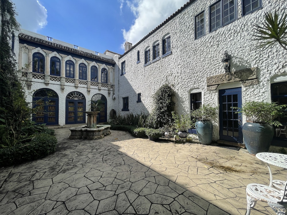 Young Mansion - photo 119