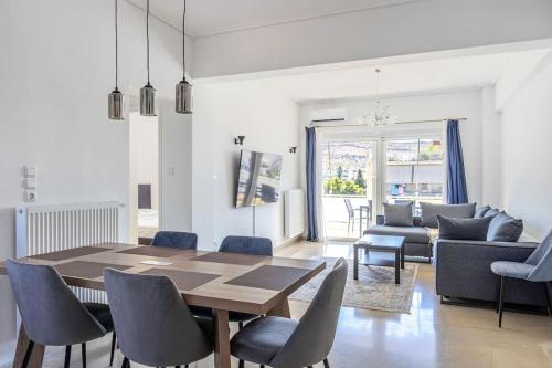 Charming 2 Bdrm Glyfada Getaway — 4-Star Luxury Hotel in Athens, Greece