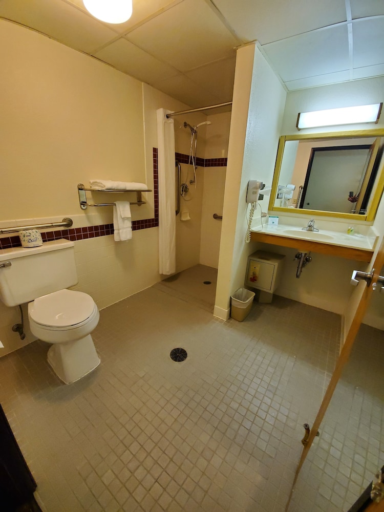 Boarders Inn & Suites by Cobblestone Hotels Ripon - photo 26