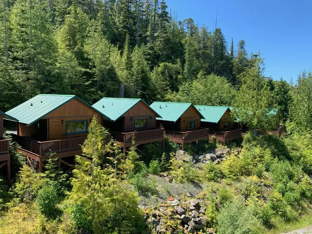 Bear Cove Cottages SportsFishing and Wellness Retreats — hotel near Port Hardy Airport
