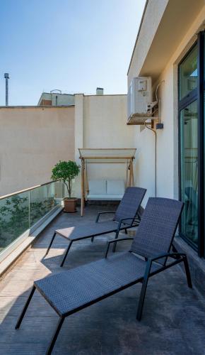 Entire House Cityscape Retreat: The View