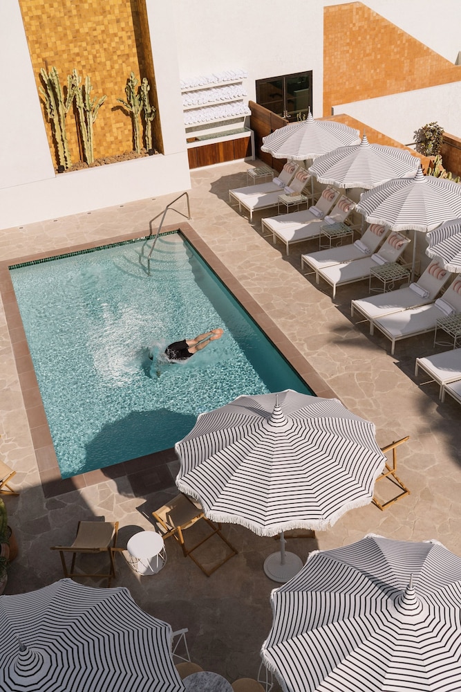 Silver Lake Pool & Inn - photo 18