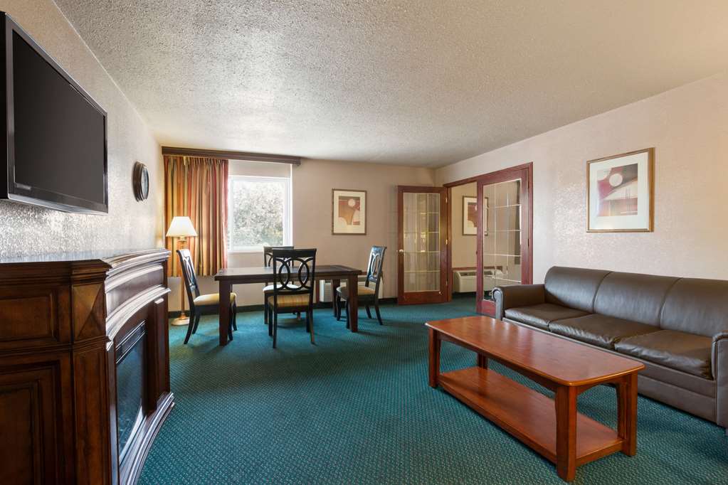 Ramada by Wyndham Bismarck - photo 23