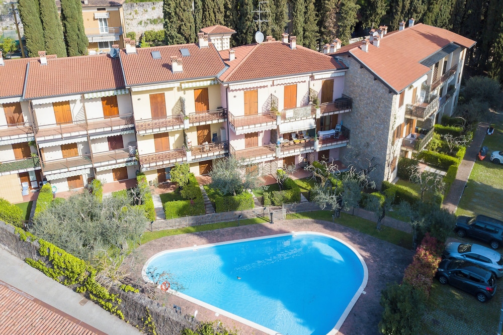 Borgo Degli Ulivi shared pool 200m lake — 4-Star Luxury Hotel in Toscolano Maderno, Italy