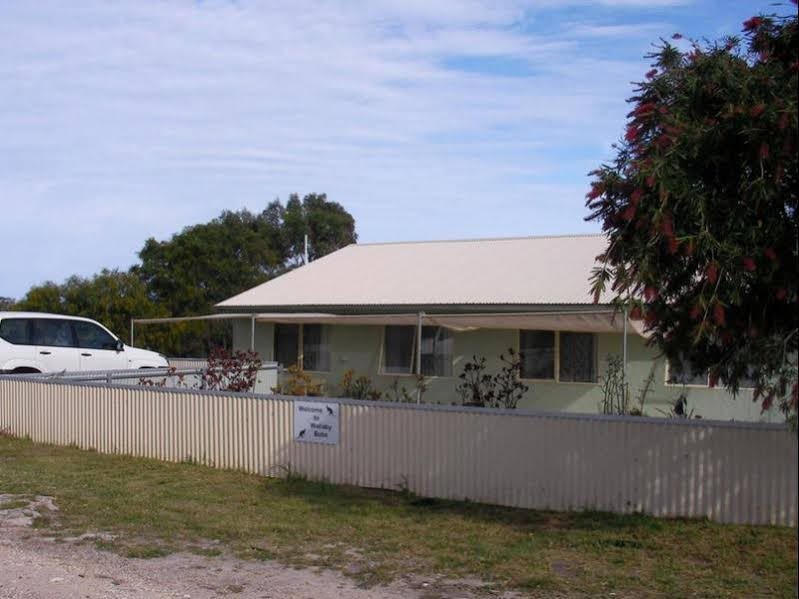 Wallaby Bobs - carbon neutral hotel in Stokes Bay
