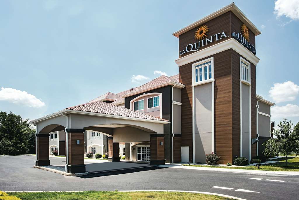La Quinta Inn & Suites by Wyndham Chambersburg - featured photo