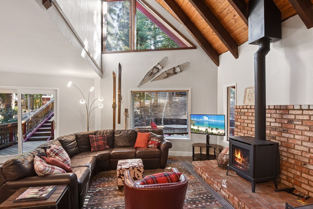 Modern Rustic Retreat in Tahoe Vista, United States