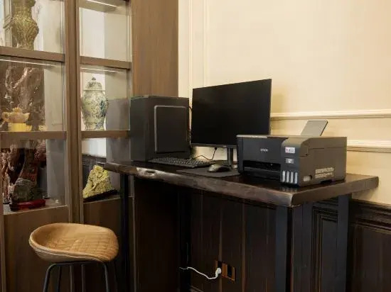Qihua Luxury Hotel — hotel in Wenshan City