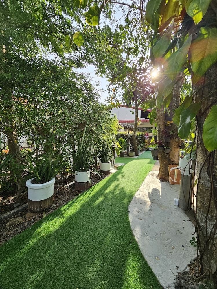 Everest Resort - carbon neutral hotel in Koh Samui