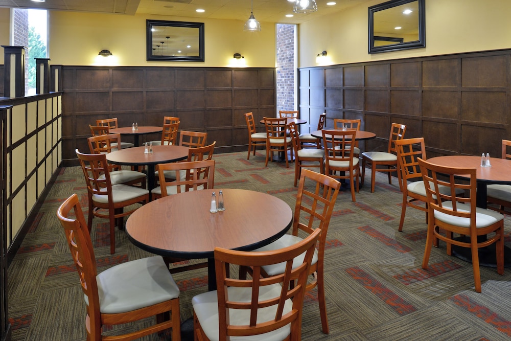 Hawthorne Inn and Conference Center - photo 26