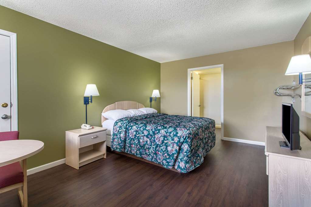 Super 8 by Wyndham Monticello - photo 13