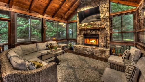 Knotty By Nature in Blue Ridge, United States