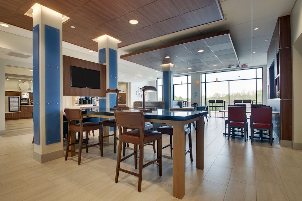Holiday Inn Express and Suites Elizabethtown North by IHG - photo 23