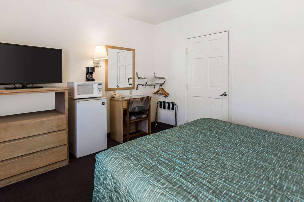 Rodeway Inn Beaumont 1 10 - photo 14
