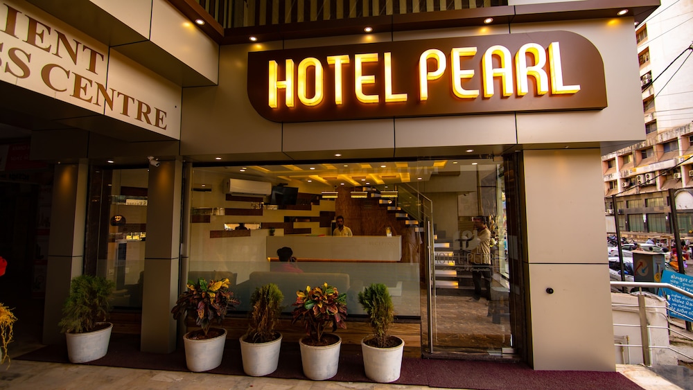 Hotel Pearl - last minute hotel in Vadodara