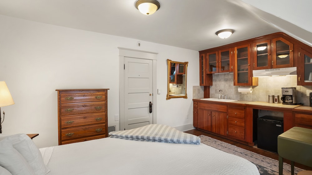 Greenbriar Inn - photo 5