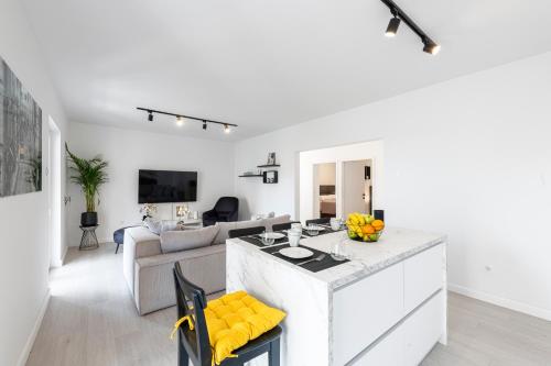 Apartment White Sunshine