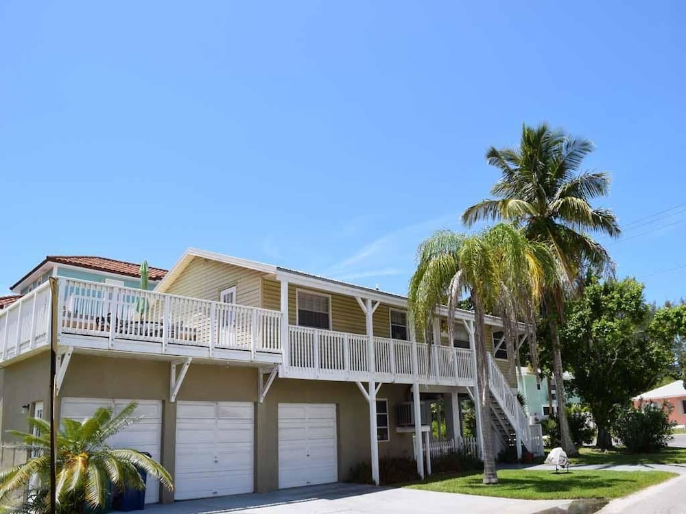 Four Winds in Holmes Beach, United States