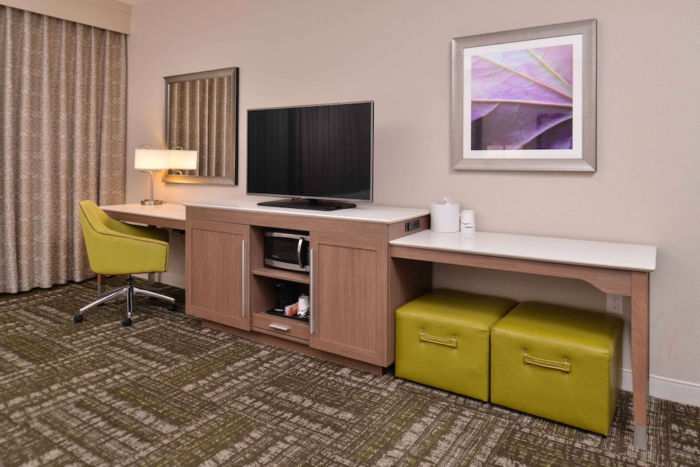 Hampton Inn & Suites Dallas Market Center - photo 30