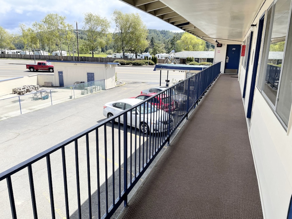 Economy Inn Reedsport - photo 19