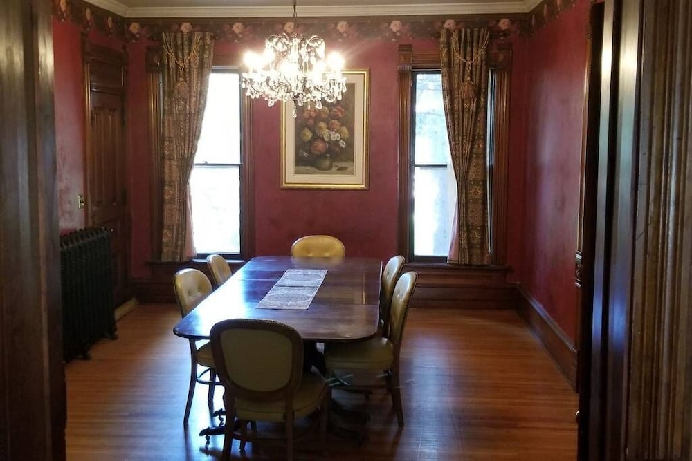 Historic Victorian Inn - photo 57