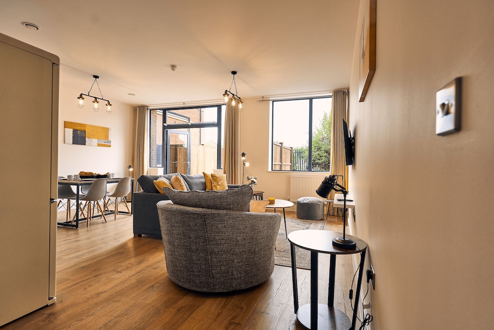 Herongate Apartments 14699728 — Hungerford