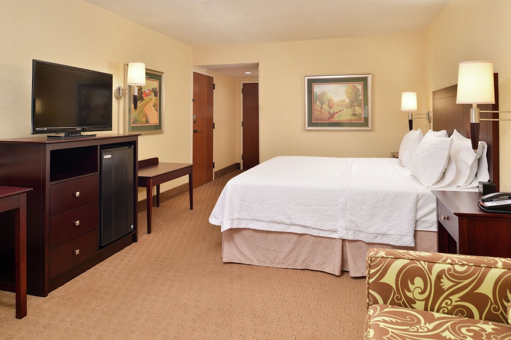 Hampton Inn Staunton - photo 16