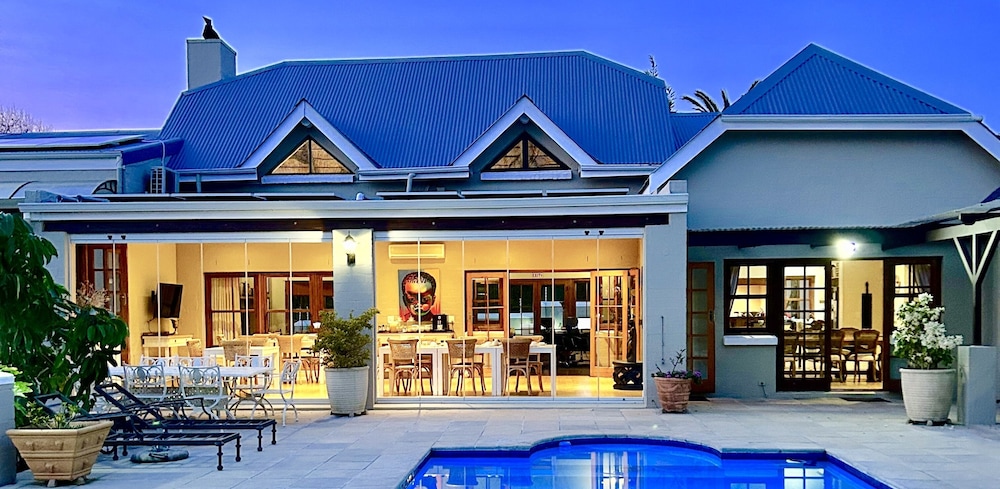 Summit Place Guest House — 4-Star Luxury Hotel in Cape Town, South Africa