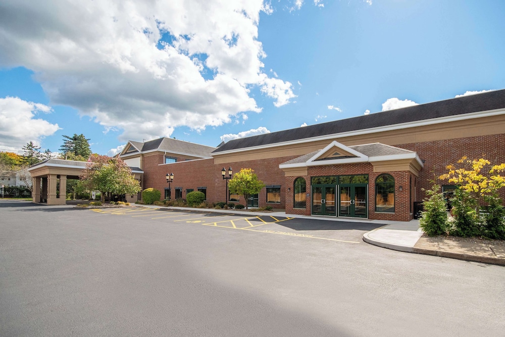 Hampton Inn East Aurora - photo 46