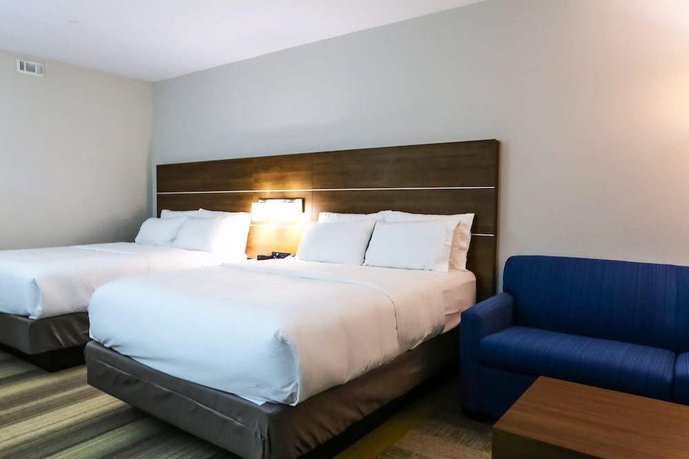 Holiday Inn Express & Suites Houston IAH Beltway 8 by IHG - photo 11