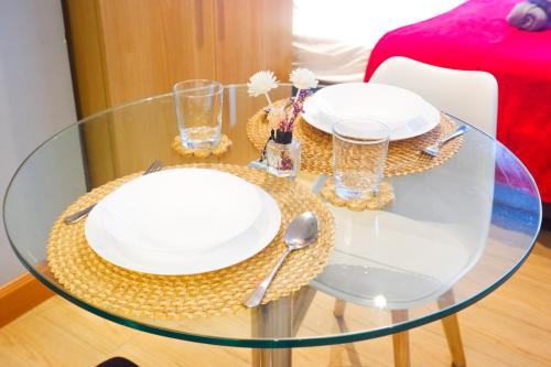 Condo in Makati with Fast WiFi Free Pool Netflix and Own Balcony — 4-Star Luxury Hotel in Manila, Philippines