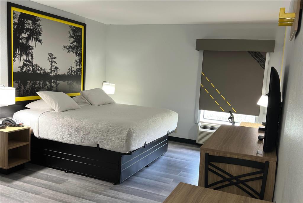 Super 8 by Wyndham Alexandria LA - photo 25