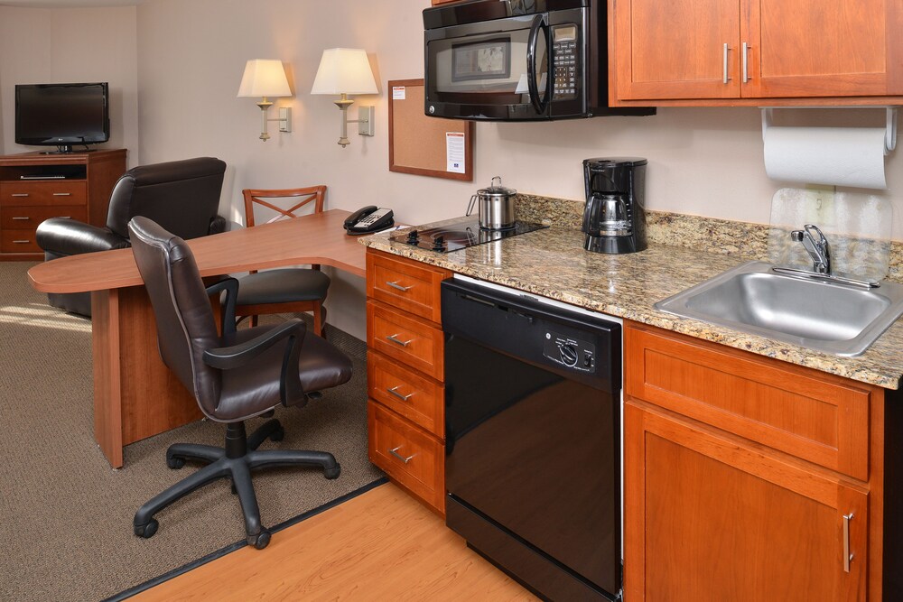 Candlewood Suites Williston by IHG - photo 13