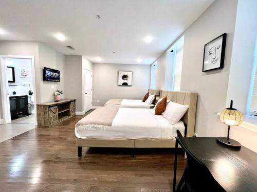 306 Deluxe King Bed suite in the center city of Philadelphia — 4-Star Luxury Hotel in Philadelphia, United States