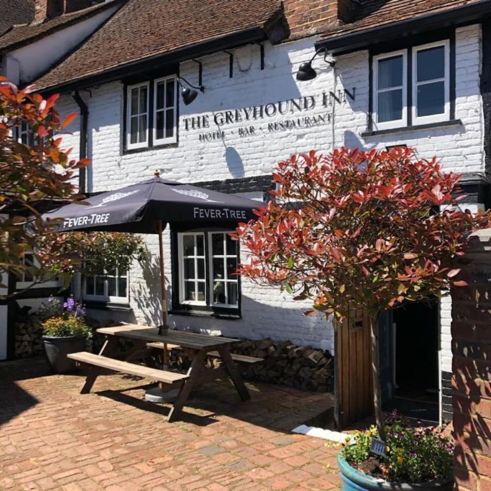 OYO The Greyhound Inn — hotel in Gerrards Cross