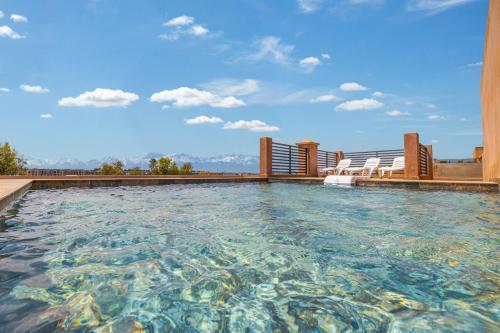 City Center 1 Queen BR with AC Pool and IPTV Parking — 4-Star Luxury Hotel in Marrakesh, Morocco